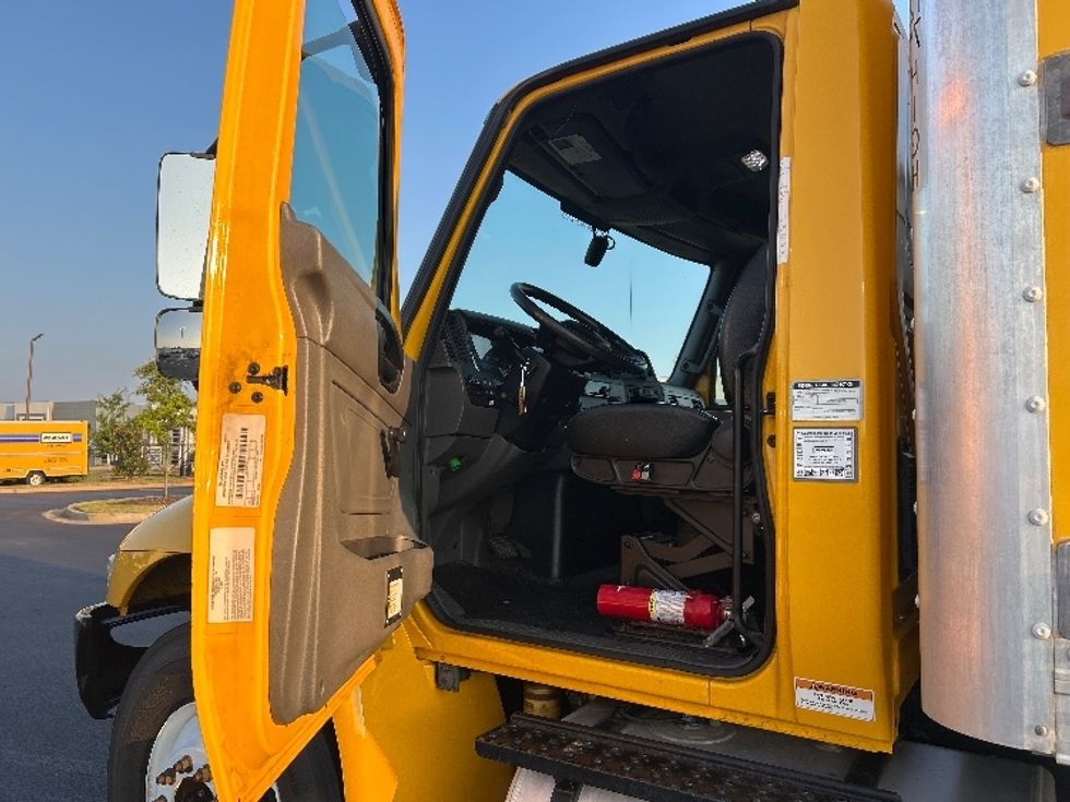 Medium Duty Box Truck-Light and Medium Duty Trucks-International-2021-MV607-Nashville (Mount Juliet)-TN-201,454\n\t\tmiles-$ 41,500 - Image 16