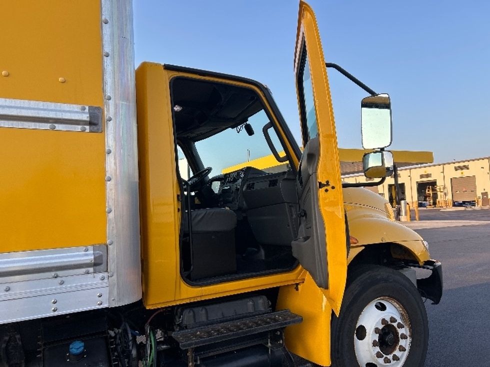 Medium Duty Box Truck-Light and Medium Duty Trucks-International-2021-MV607-Nashville (Mount Juliet)-TN-201,454\n\t\tmiles-$ 41,500 - Image 20