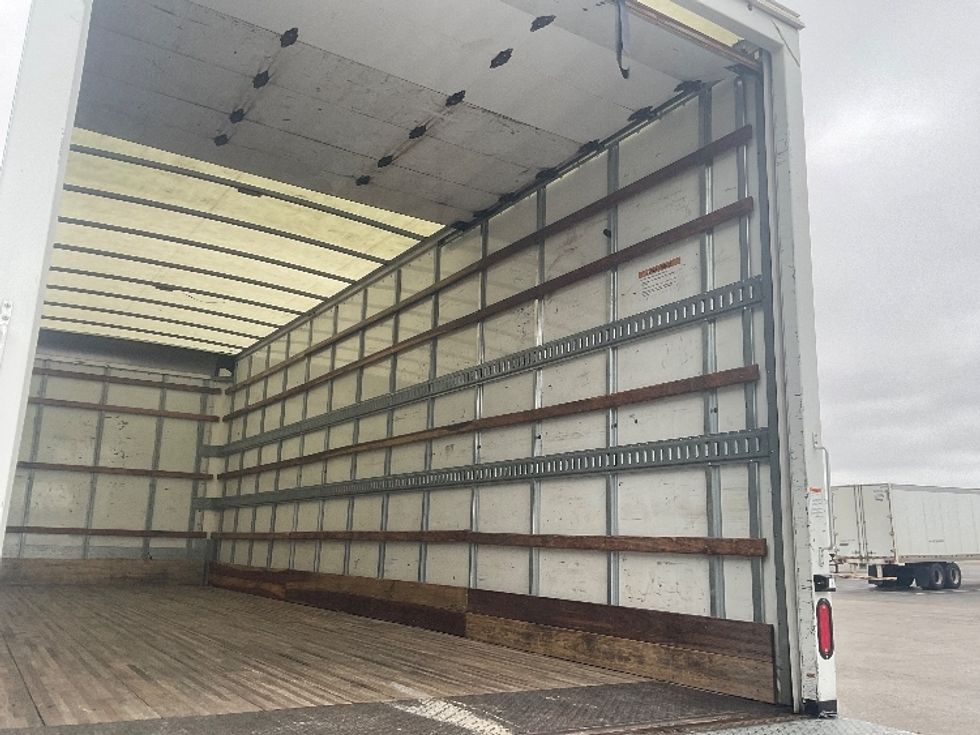 Medium Duty Box Truck-Light and Medium Duty Trucks-International-2021-MV607-Nashville (Mount Juliet)-TN-202,115\n\t\tmiles-$ 53,250 - Image 12