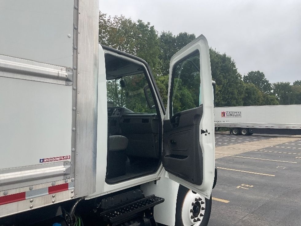 Medium Duty Box Truck-Light and Medium Duty Trucks-International-2021-MV607-Nashville (Mount Juliet)-TN-202,115\n\t\tmiles-$ 53,250 - Image 20