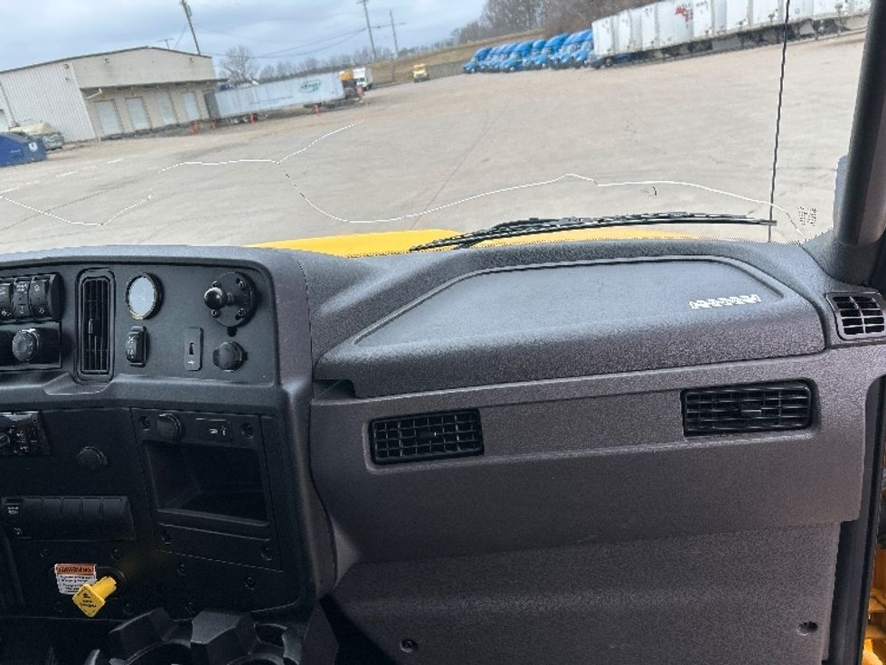 Medium Duty Box Truck-Light and Medium Duty Trucks-International-2021-MV607-Nashville (Mount Juliet)-TN-226,482\n\t\tmiles-$ 41,000 - Image 21