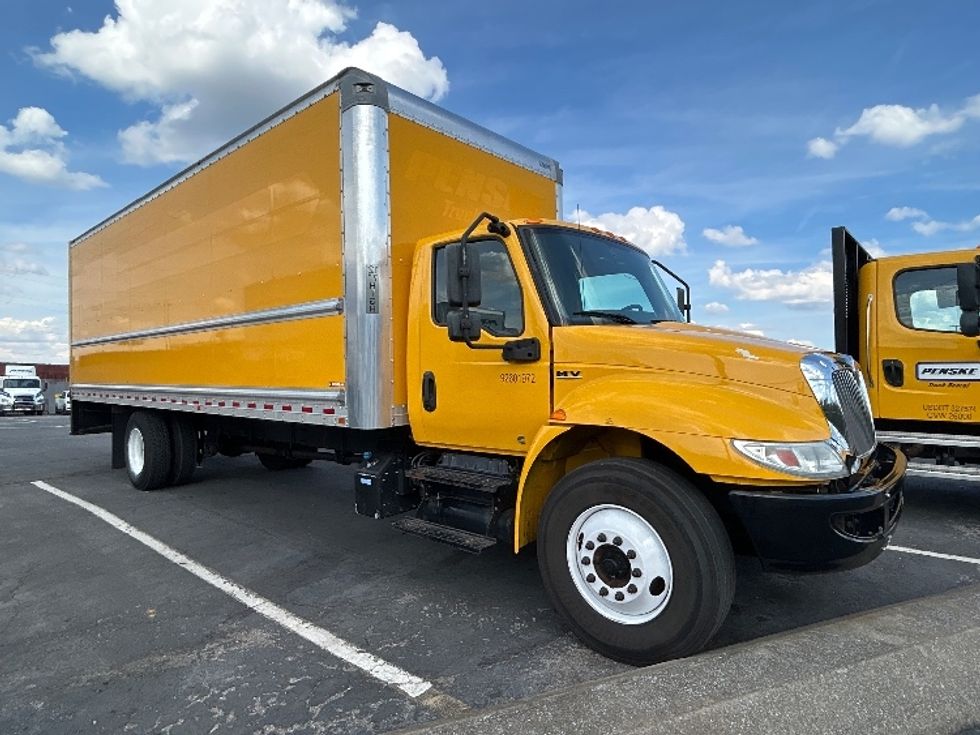 Medium Duty Box Truck-Light and Medium Duty Trucks-International-2021-MV607-Nashville-TN-227,078\n\t\tmiles-$ 41,250 - Image 1
