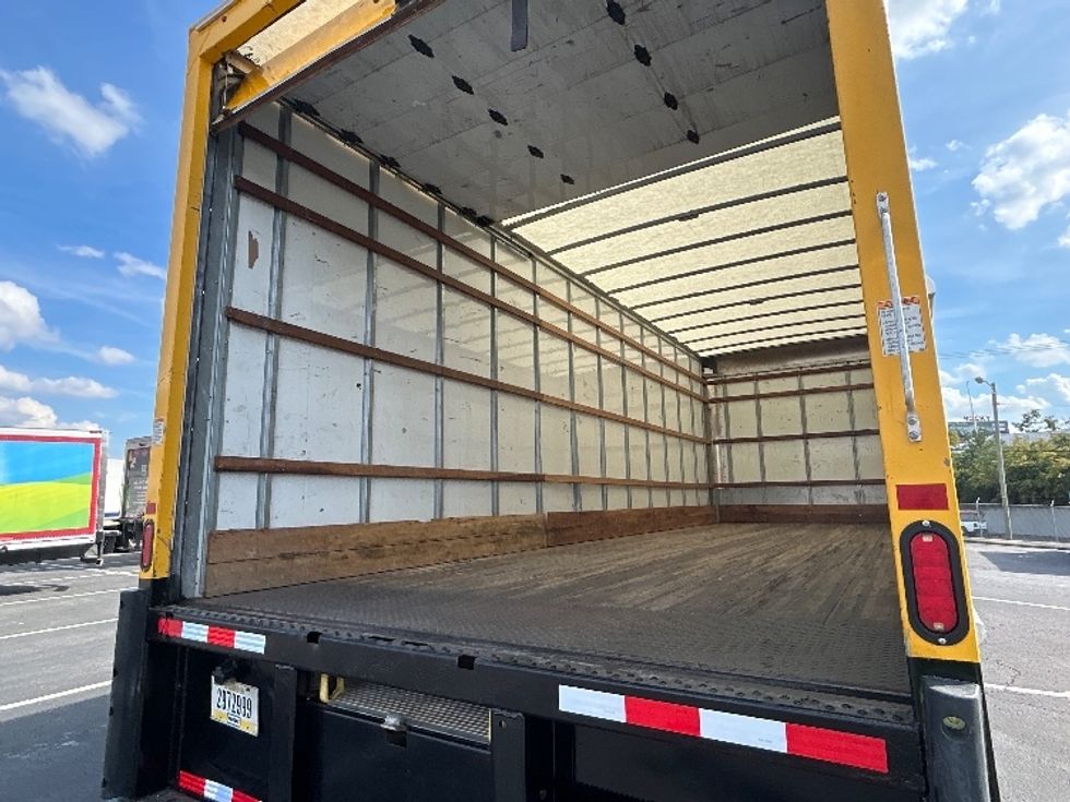 Medium Duty Box Truck-Light and Medium Duty Trucks-International-2021-MV607-Nashville-TN-227,078\n\t\tmiles-$ 41,250 - Image 12