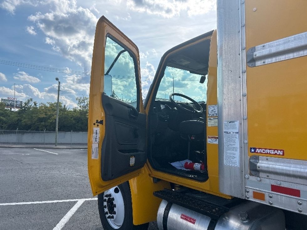 Medium Duty Box Truck-Light and Medium Duty Trucks-International-2021-MV607-Nashville-TN-227,078\n\t\tmiles-$ 41,250 - Image 16