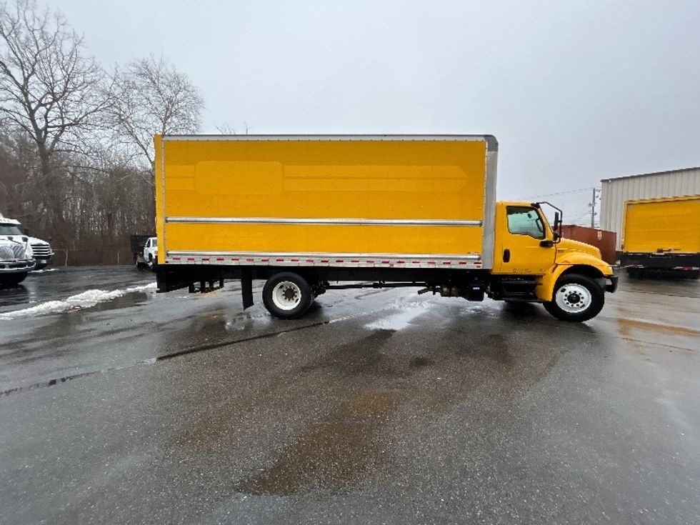 Medium Duty Box Truck-Light and Medium Duty Trucks-International-2021-MV607-New Bedford-MA-165,239\n\t\tmiles-$ 36,500 - Image 15