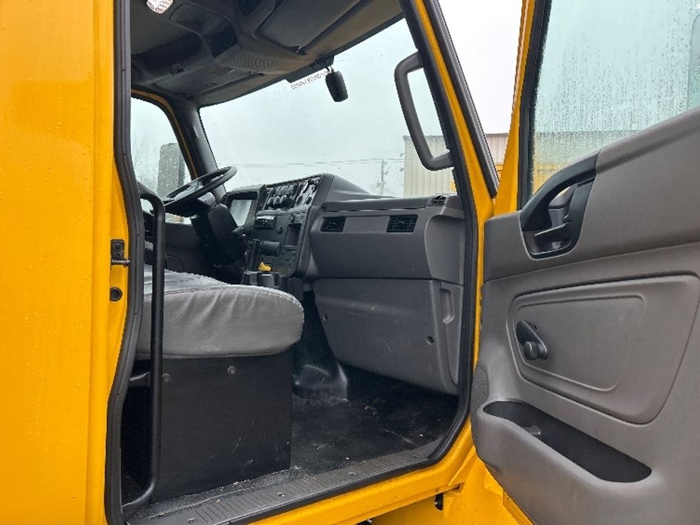 Medium Duty Box Truck-Light and Medium Duty Trucks-International-2021-MV607-New Bedford-MA-165,239\n\t\tmiles-$ 36,500 - Image 20