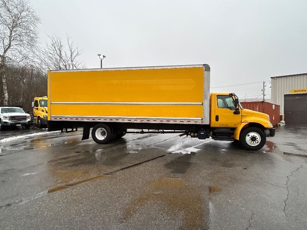 Medium Duty Box Truck-Light and Medium Duty Trucks-International-2021-MV607-New Bedford-MA-167,057\n\t\tmiles-$ 41,750 - Image 15