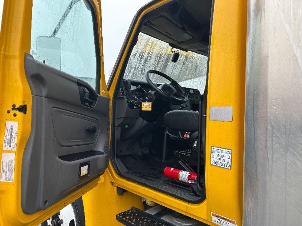 Medium Duty Box Truck-Light and Medium Duty Trucks-International-2021-MV607-New Bedford-MA-167,057\n\t\tmiles-$ 41,750 - Image 16