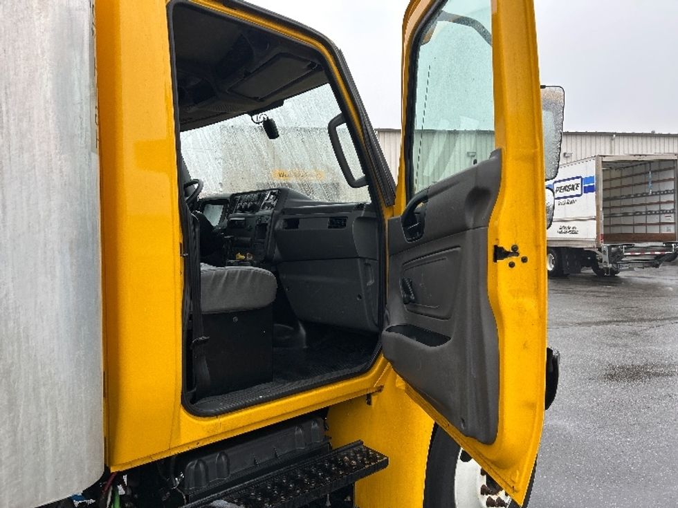 Medium Duty Box Truck-Light and Medium Duty Trucks-International-2021-MV607-New Bedford-MA-167,057\n\t\tmiles-$ 41,750 - Image 20
