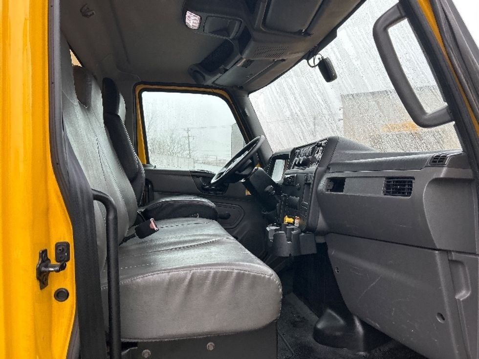 Medium Duty Box Truck-Light and Medium Duty Trucks-International-2021-MV607-New Bedford-MA-167,057\n\t\tmiles-$ 41,750 - Image 22
