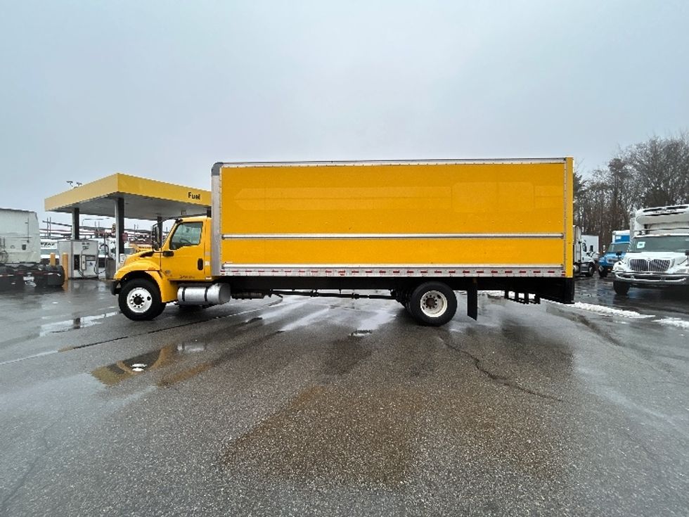 Medium Duty Box Truck-Light and Medium Duty Trucks-International-2021-MV607-New Bedford-MA-167,057\n\t\tmiles-$ 41,750 - Image 4
