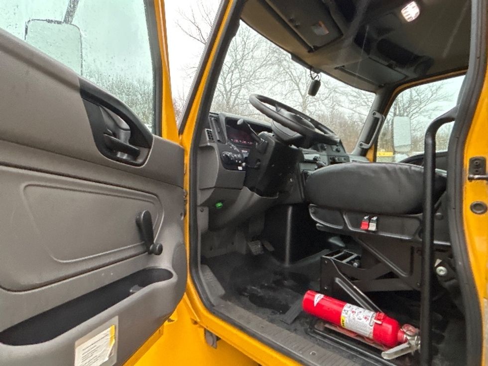 Medium Duty Box Truck-Light and Medium Duty Trucks-International-2021-MV607-New Bedford-MA-239,720\n\t\tmiles-$ 32,500 - Image 16