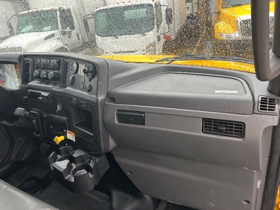 Medium Duty Box Truck-Light and Medium Duty Trucks-International-2021-MV607-New Bedford-MA-239,720\n\t\tmiles-$ 32,500 - Image 20