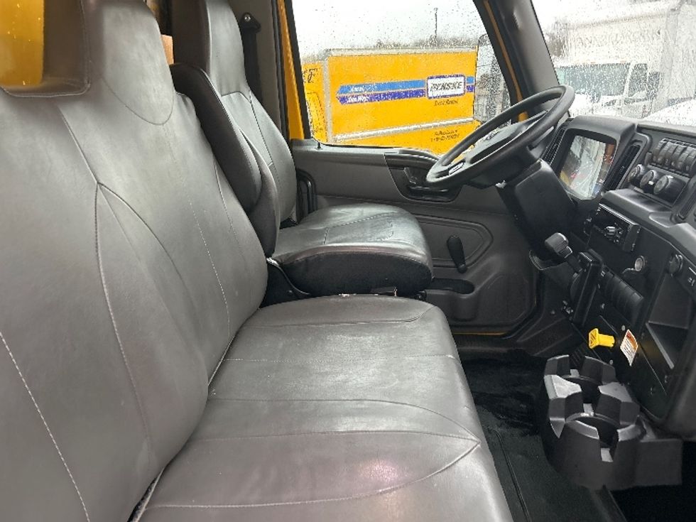 Medium Duty Box Truck-Light and Medium Duty Trucks-International-2021-MV607-New Bedford-MA-239,720\n\t\tmiles-$ 32,500 - Image 21