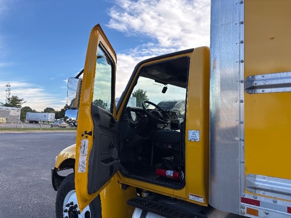 Medium Duty Box Truck-Light and Medium Duty Trucks-International-2021-MV607-New Castle-DE-167,943\n\t\tmiles-$ 38,250 - Image 16