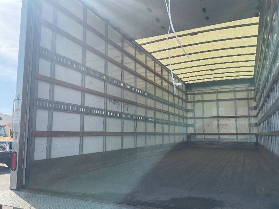 Medium Duty Box Truck-Light and Medium Duty Trucks-International-2021-MV607-New Castle-DE-204,444\n\t\tmiles-$ 47,750 - Image 11