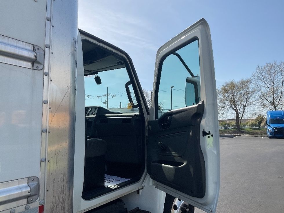 Medium Duty Box Truck-Light and Medium Duty Trucks-International-2021-MV607-New Castle-DE-204,444\n\t\tmiles-$ 47,750 - Image 20