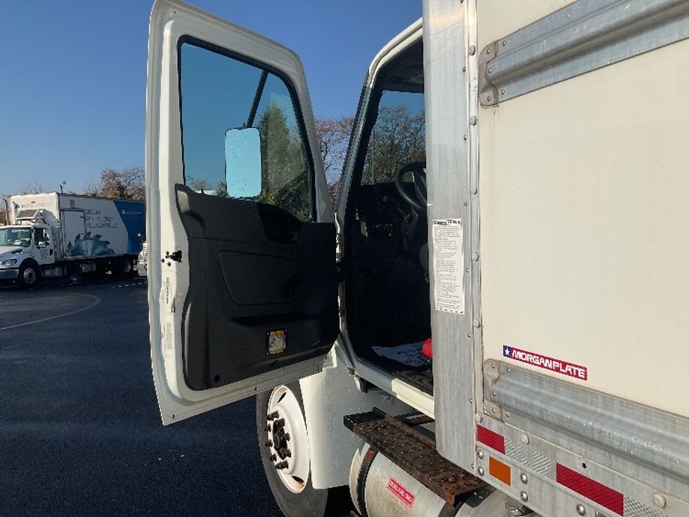 Medium Duty Box Truck-Light and Medium Duty Trucks-International-2021-MV607-New Castle-DE-216,199\n\t\tmiles-$ 44,000 - Image 16
