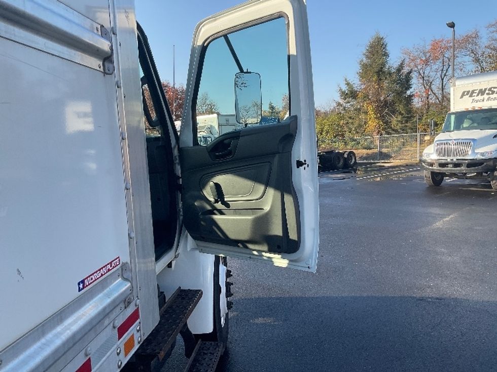 Medium Duty Box Truck-Light and Medium Duty Trucks-International-2021-MV607-New Castle-DE-216,199\n\t\tmiles-$ 44,000 - Image 19