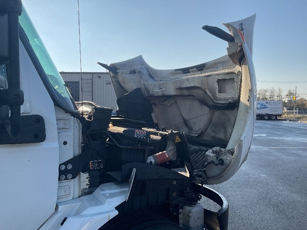 Medium Duty Box Truck-Light and Medium Duty Trucks-International-2021-MV607-New Castle-DE-216,199\n\t\tmiles-$ 44,000 - Image 22
