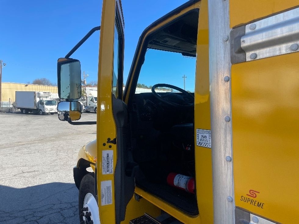 Medium Duty Box Truck-Light and Medium Duty Trucks-International-2021-MV607-Newnan-GA-199,133\n\t\tmiles-$ 45,250 - Image 16