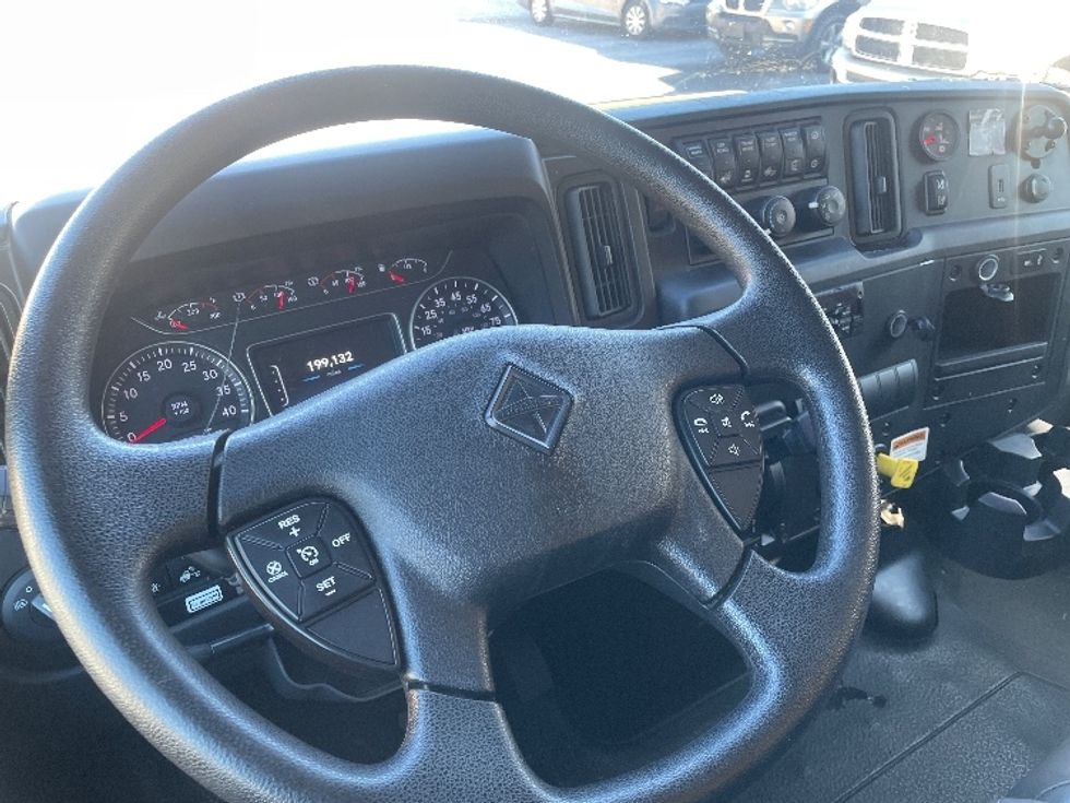 Medium Duty Box Truck-Light and Medium Duty Trucks-International-2021-MV607-Newnan-GA-199,133\n\t\tmiles-$ 45,250 - Image 17