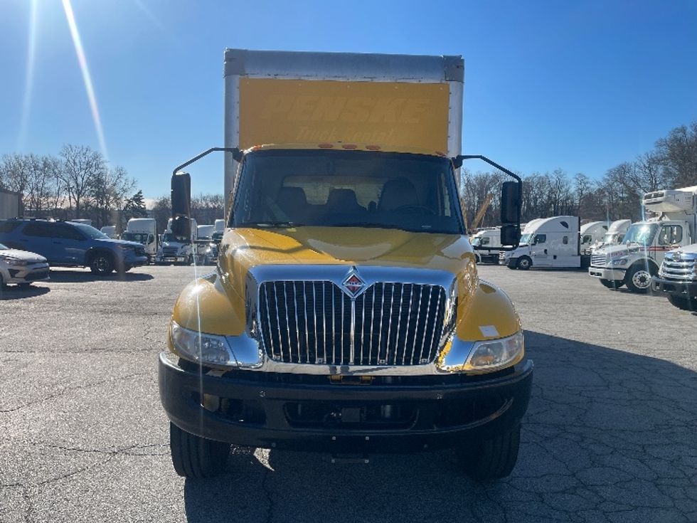 Medium Duty Box Truck-Light and Medium Duty Trucks-International-2021-MV607-Newnan-GA-199,133\n\t\tmiles-$ 45,250 - Image 2