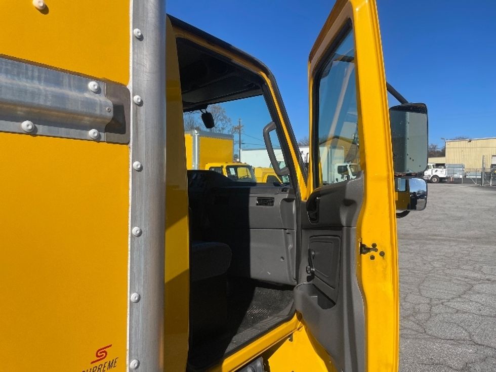Medium Duty Box Truck-Light and Medium Duty Trucks-International-2021-MV607-Newnan-GA-199,133\n\t\tmiles-$ 45,250 - Image 20