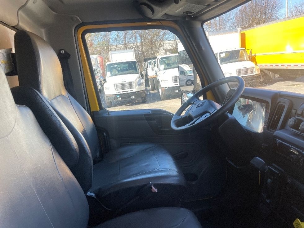 Medium Duty Box Truck-Light and Medium Duty Trucks-International-2021-MV607-Newnan-GA-199,133\n\t\tmiles-$ 45,250 - Image 22
