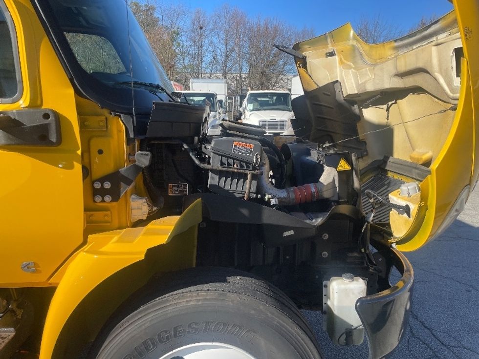 Medium Duty Box Truck-Light and Medium Duty Trucks-International-2021-MV607-Newnan-GA-199,133\n\t\tmiles-$ 45,250 - Image 23