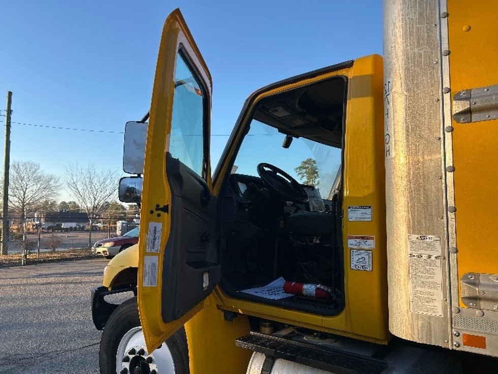 Medium Duty Box Truck-Light and Medium Duty Trucks-International-2021-MV607-Newport News-VA-206,535\n\t\tmiles-$ 42,500 - Image 15