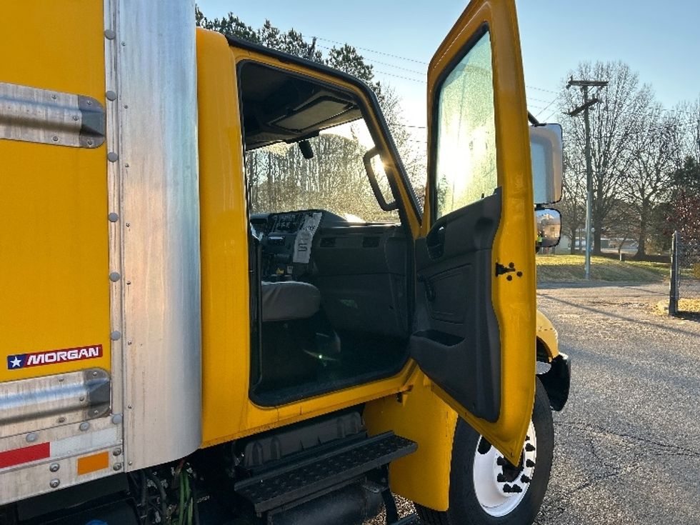 Medium Duty Box Truck-Light and Medium Duty Trucks-International-2021-MV607-Newport News-VA-206,535\n\t\tmiles-$ 42,500 - Image 19