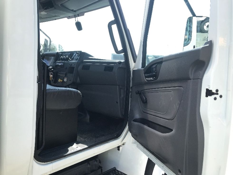 Medium Duty Box Truck-Light and Medium Duty Trucks-International-2021-MV607-Norcross-GA-135,937\n\t\tmiles-$ 68,250 - Image 20