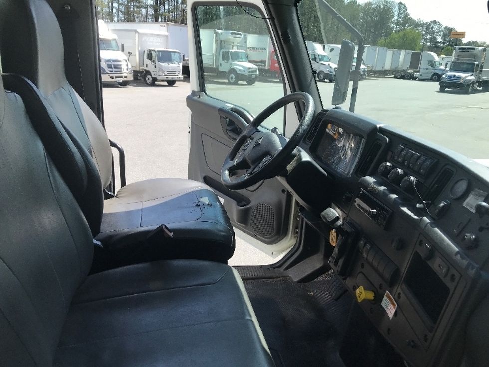 Medium Duty Box Truck-Light and Medium Duty Trucks-International-2021-MV607-Norcross-GA-135,937\n\t\tmiles-$ 68,250 - Image 22