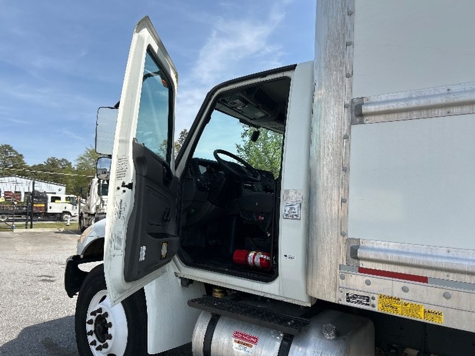 Medium Duty Box Truck-Light and Medium Duty Trucks-International-2021-MV607-Norcross-GA-155,191\n\t\tmiles-$ 65,000 - Image 16