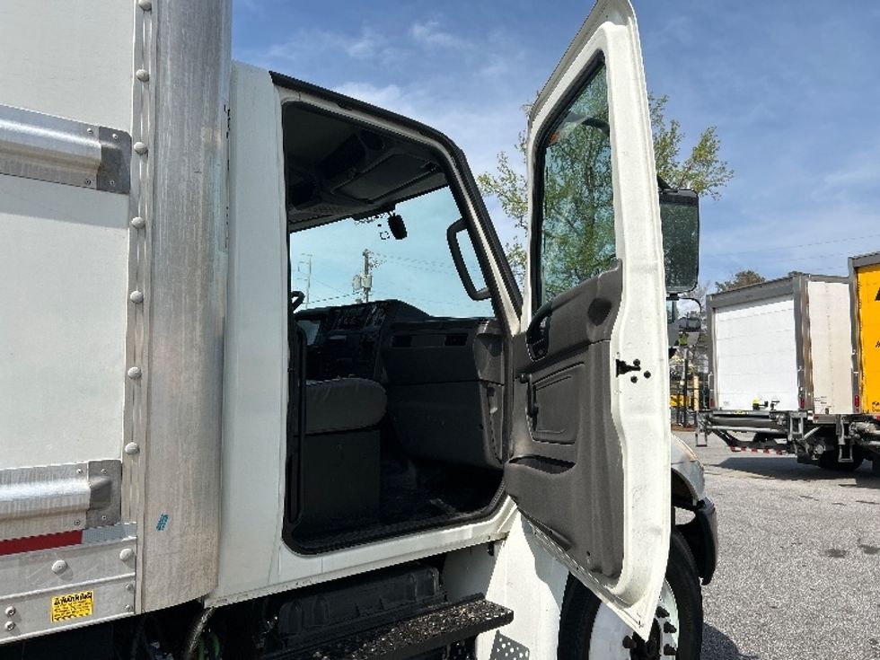 Medium Duty Box Truck-Light and Medium Duty Trucks-International-2021-MV607-Norcross-GA-155,191\n\t\tmiles-$ 65,000 - Image 20
