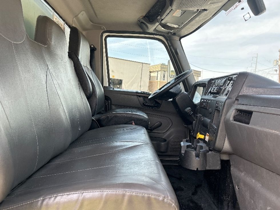 Medium Duty Box Truck-Light and Medium Duty Trucks-International-2021-MV607-Norcross-GA-155,191\n\t\tmiles-$ 65,000 - Image 22