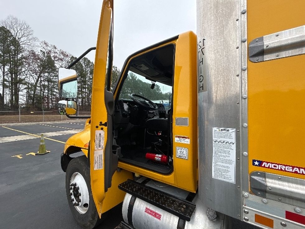 Medium Duty Box Truck-Light and Medium Duty Trucks-International-2021-MV607-Norcross-GA-208,165\n\t\tmiles-$ 42,500 - Image 15