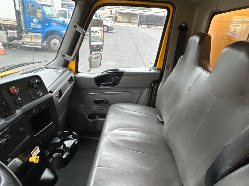 Medium Duty Box Truck-Light and Medium Duty Trucks-International-2021-MV607-Norcross-GA-208,165\n\t\tmiles-$ 42,500 - Image 18