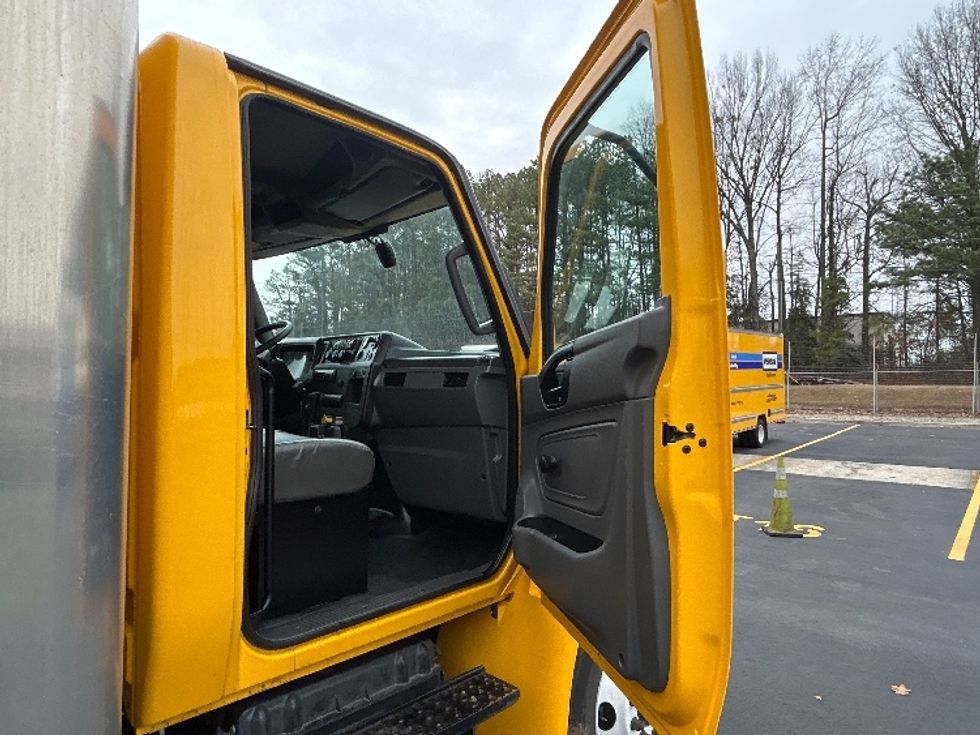 Medium Duty Box Truck-Light and Medium Duty Trucks-International-2021-MV607-Norcross-GA-208,165\n\t\tmiles-$ 42,500 - Image 19
