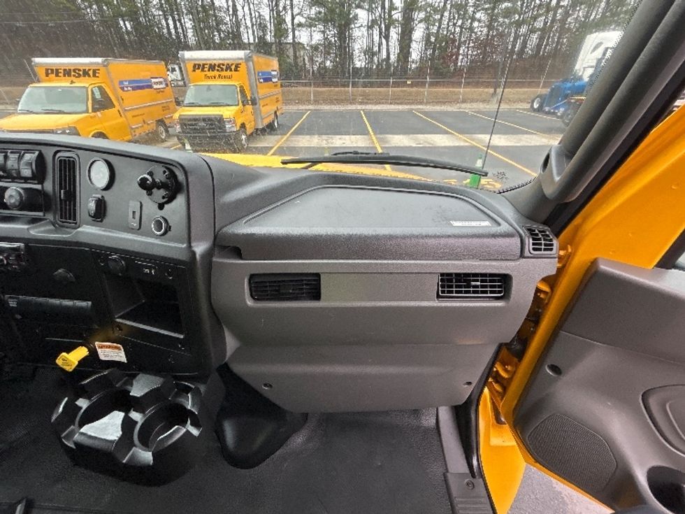 Medium Duty Box Truck-Light and Medium Duty Trucks-International-2021-MV607-Norcross-GA-208,165\n\t\tmiles-$ 42,500 - Image 20