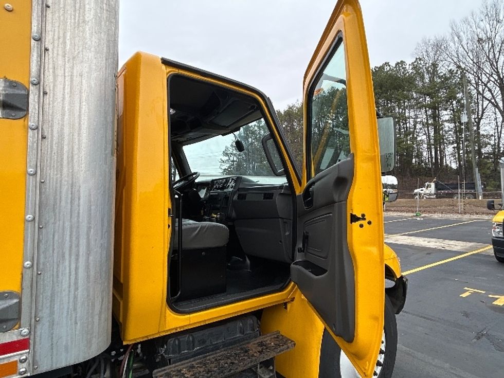 Medium Duty Box Truck-Light and Medium Duty Trucks-International-2021-MV607-Norcross-GA-232,408\n\t\tmiles-$ 38,500 - Image 19