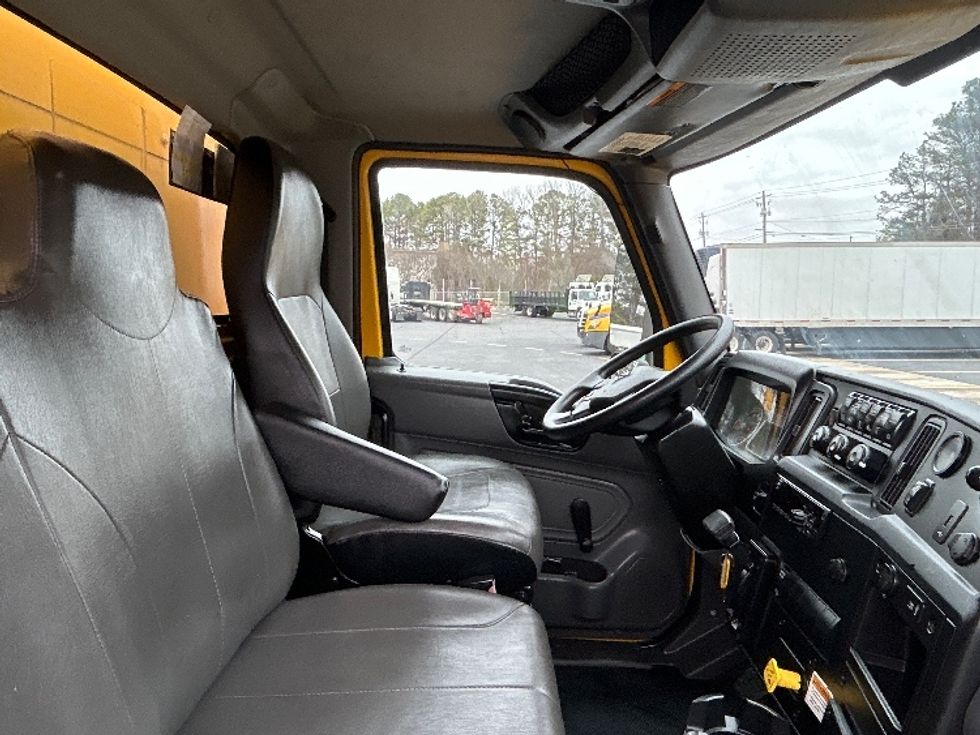 Medium Duty Box Truck-Light and Medium Duty Trucks-International-2021-MV607-Norcross-GA-232,408\n\t\tmiles-$ 38,500 - Image 22