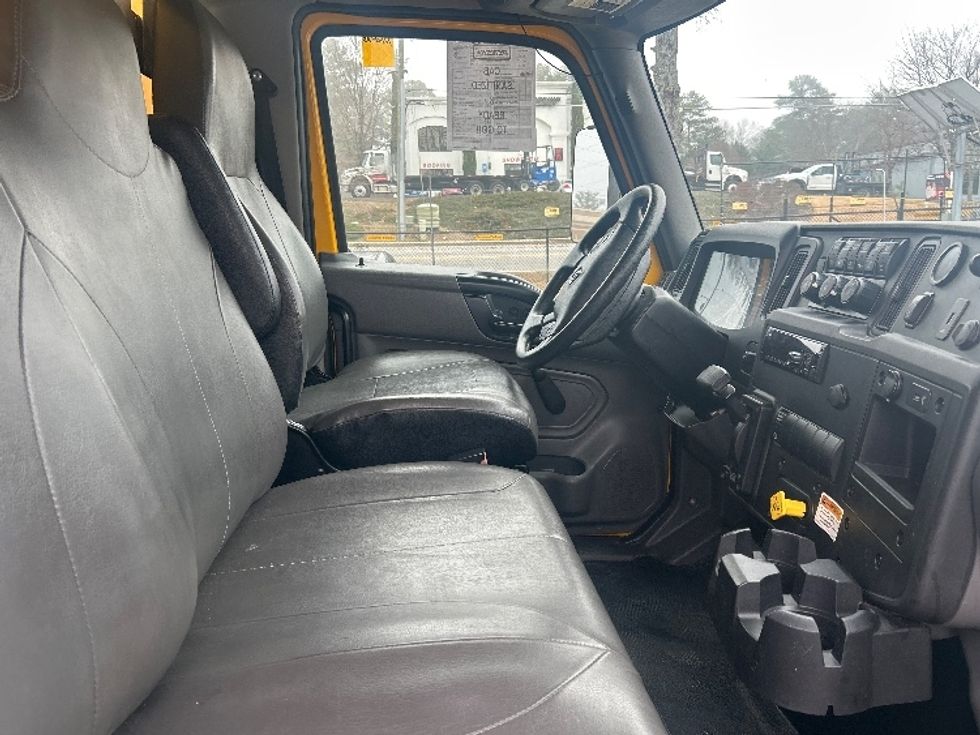 Medium Duty Box Truck-Light and Medium Duty Trucks-International-2021-MV607-Norcross-GA-244,146\n\t\tmiles-$ 36,250 - Image 22