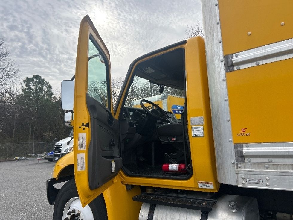 Medium Duty Box Truck-Light and Medium Duty Trucks-International-2021-MV607-Norfolk-VA-209,181\n\t\tmiles-$ 42,000 - Image 15