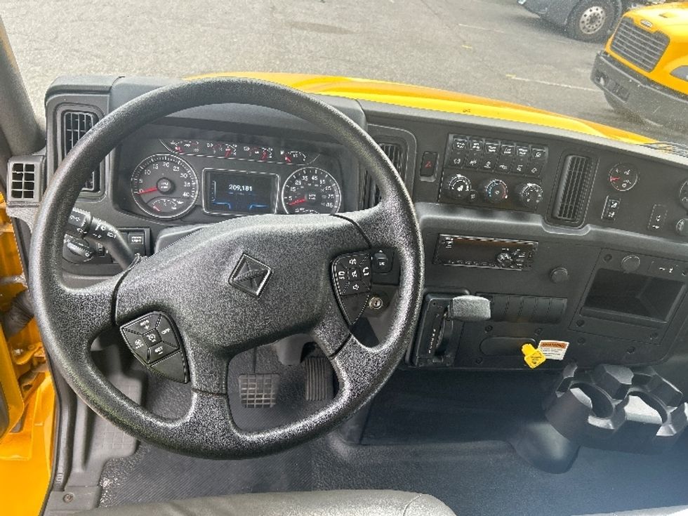 Medium Duty Box Truck-Light and Medium Duty Trucks-International-2021-MV607-Norfolk-VA-209,181\n\t\tmiles-$ 42,000 - Image 17