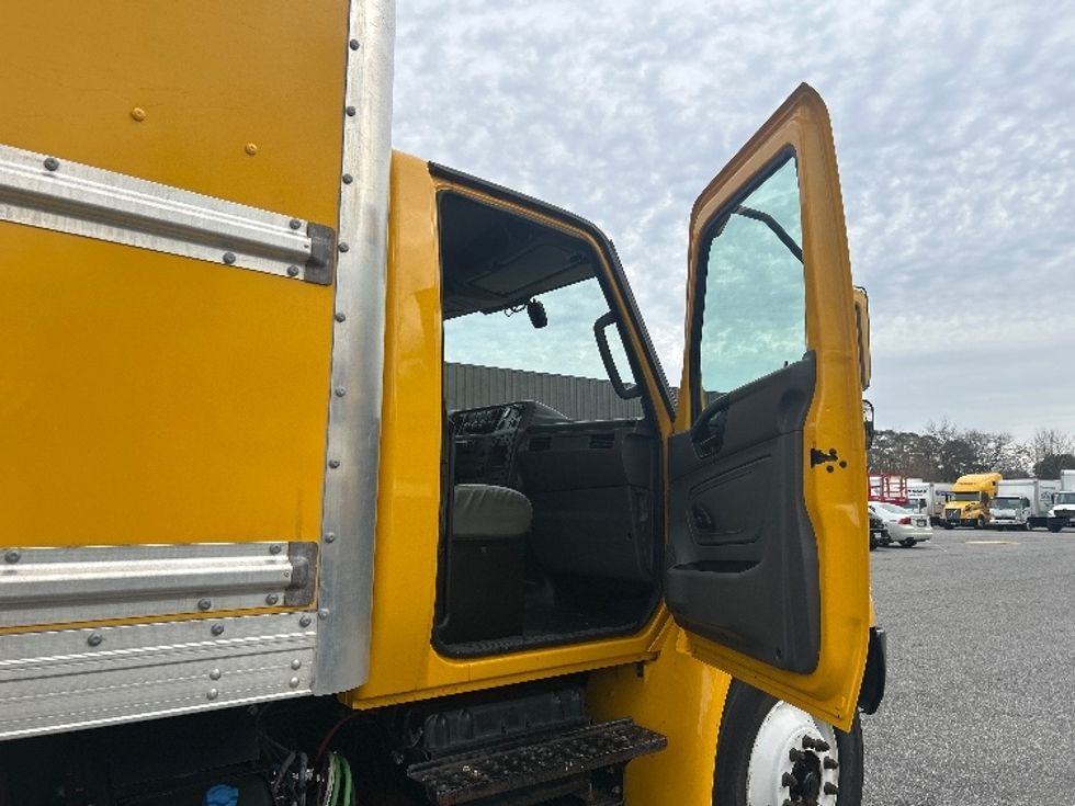 Medium Duty Box Truck-Light and Medium Duty Trucks-International-2021-MV607-Norfolk-VA-209,181\n\t\tmiles-$ 42,000 - Image 19