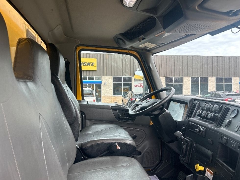 Medium Duty Box Truck-Light and Medium Duty Trucks-International-2021-MV607-Norfolk-VA-209,181\n\t\tmiles-$ 42,000 - Image 21