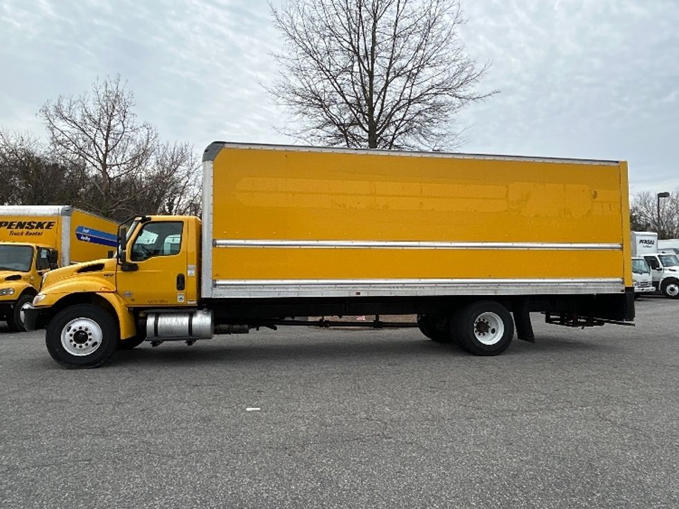 Medium Duty Box Truck-Light and Medium Duty Trucks-International-2021-MV607-Norfolk-VA-209,181\n\t\tmiles-$ 42,000 - Image 4