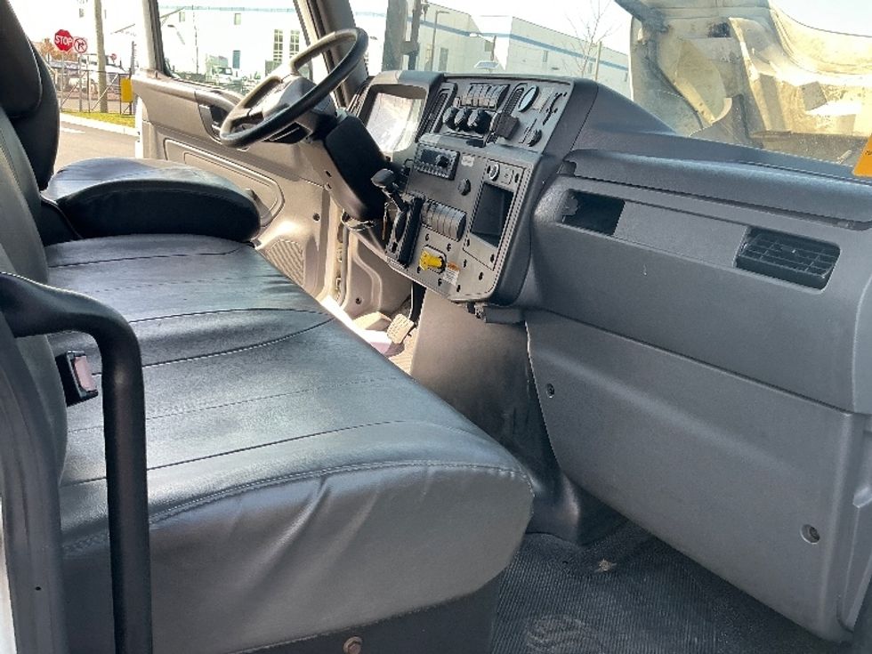 Medium Duty Box Truck-Light and Medium Duty Trucks-International-2021-MV607-North Bergen-NJ-218,738\n\t\tmiles-$ 47,750 - Image 22